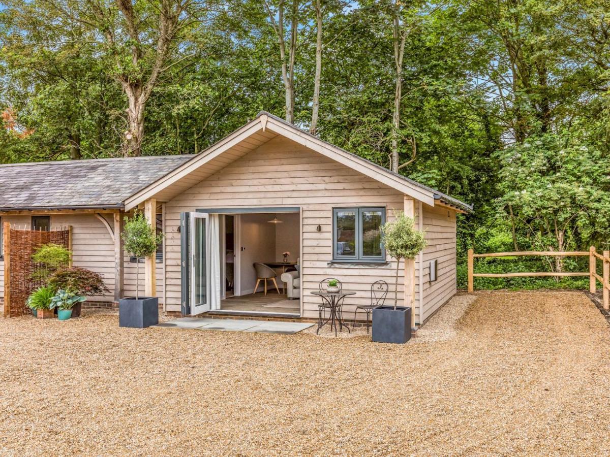 Pass The Keys Delightful 1 Bed Lodge In South Downs Village Chichester Exterior foto