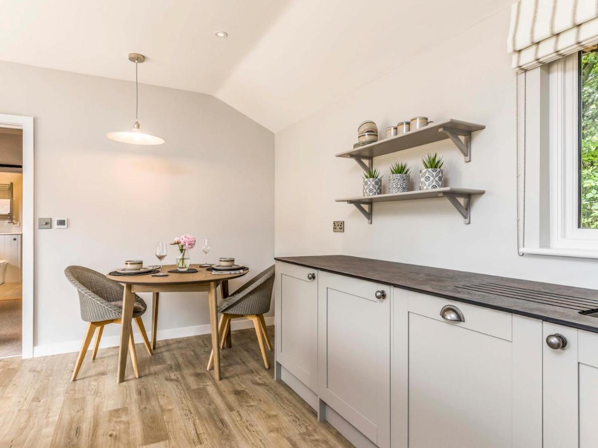 Pass The Keys Delightful 1 Bed Lodge In South Downs Village Chichester Exterior foto